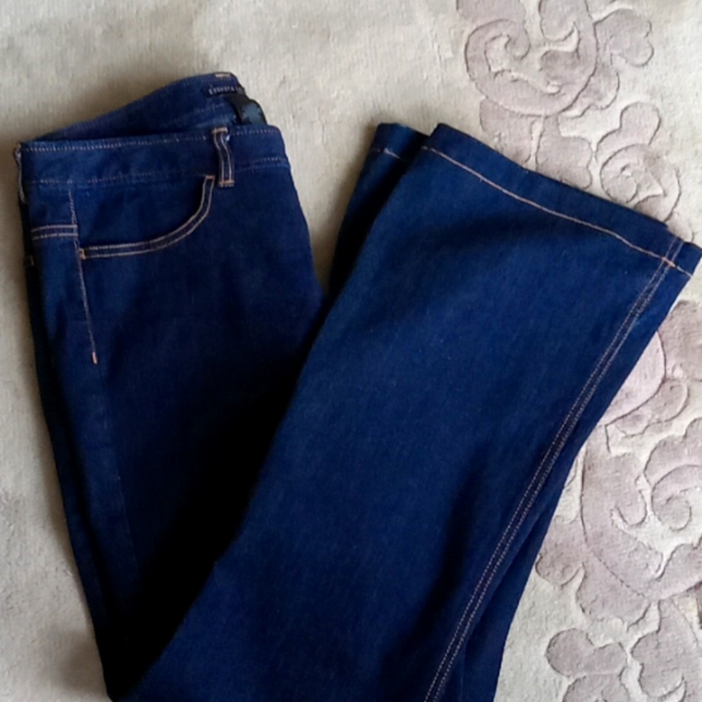 KENNETH COLE  NY 27" Flare bottom leg jeans